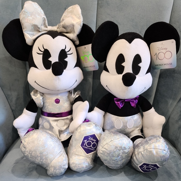 Disney 100years of Wonder Large Mickey & Minnie plush - Picture 16 of 16